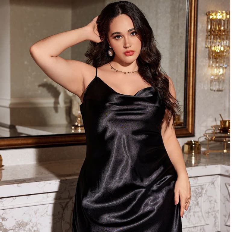 Camisola em cetim premium, Plus Size Preta pronta entrega Brasil