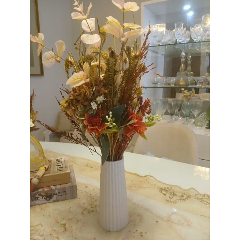 Arranjo Floral Decorativo Premium com Vaso Branco – Flores Secas e Artificiais Elegante para Sala e Mesa