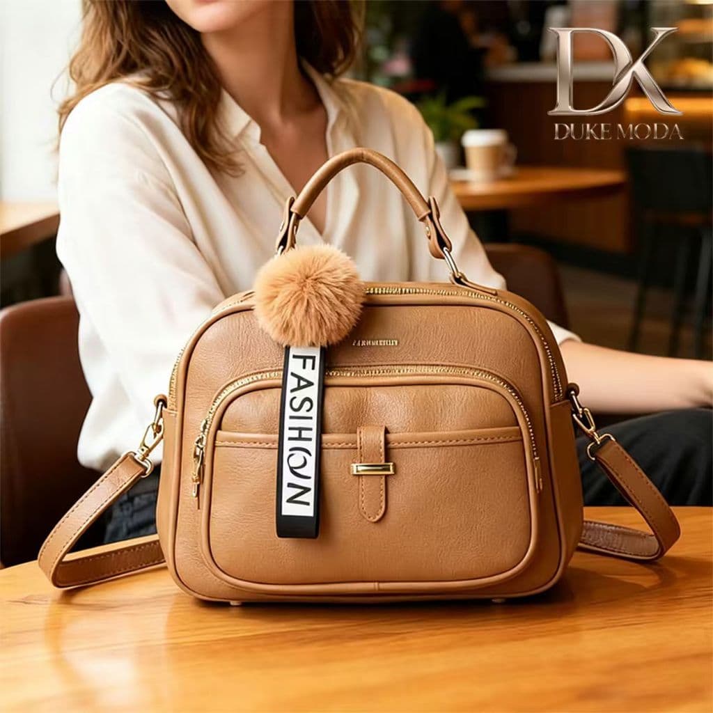 Bolsa Feminina Fashion - Bolsa Transversal de Mão Crossbody com Pom Pom DEC6063 DUKE