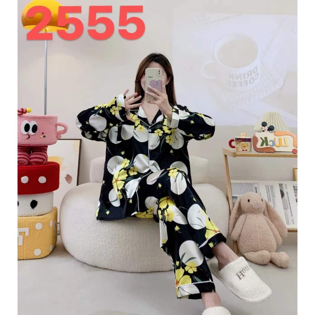 Conjunto de Pijama Feminino em Cetim de Luxo – Estampa Floral Tropical Off-White