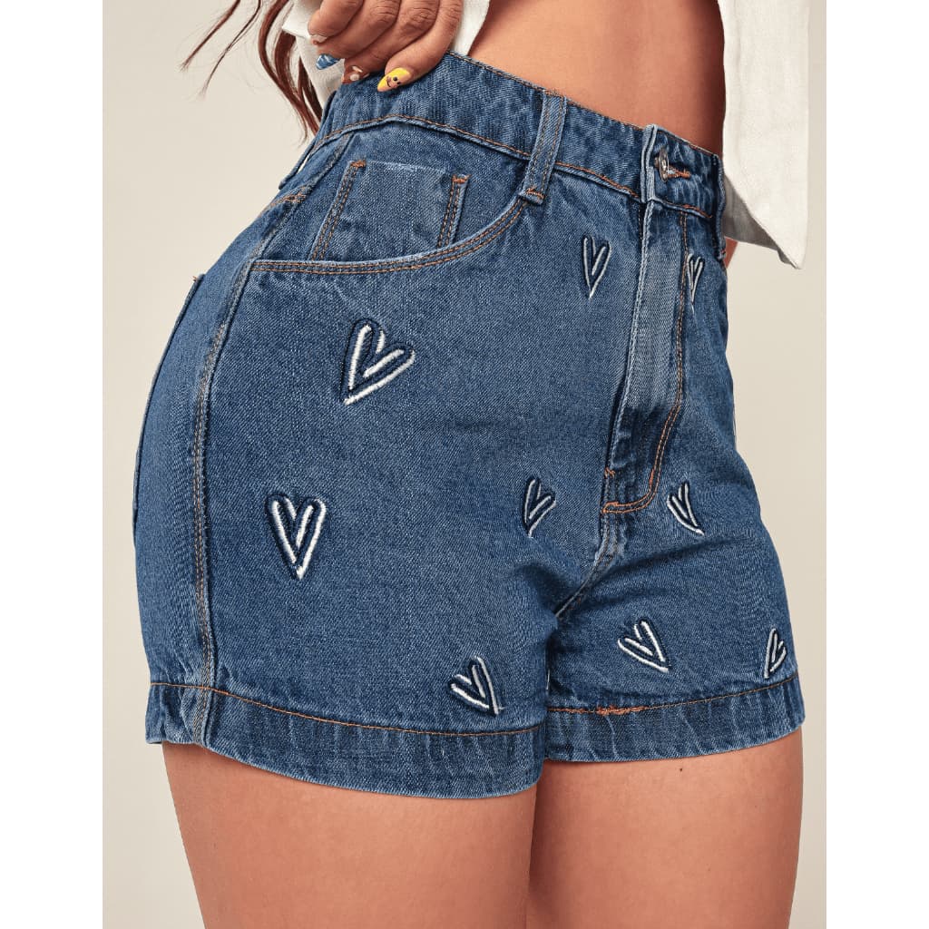 Short jeans feminino cintura alta bordado de coração