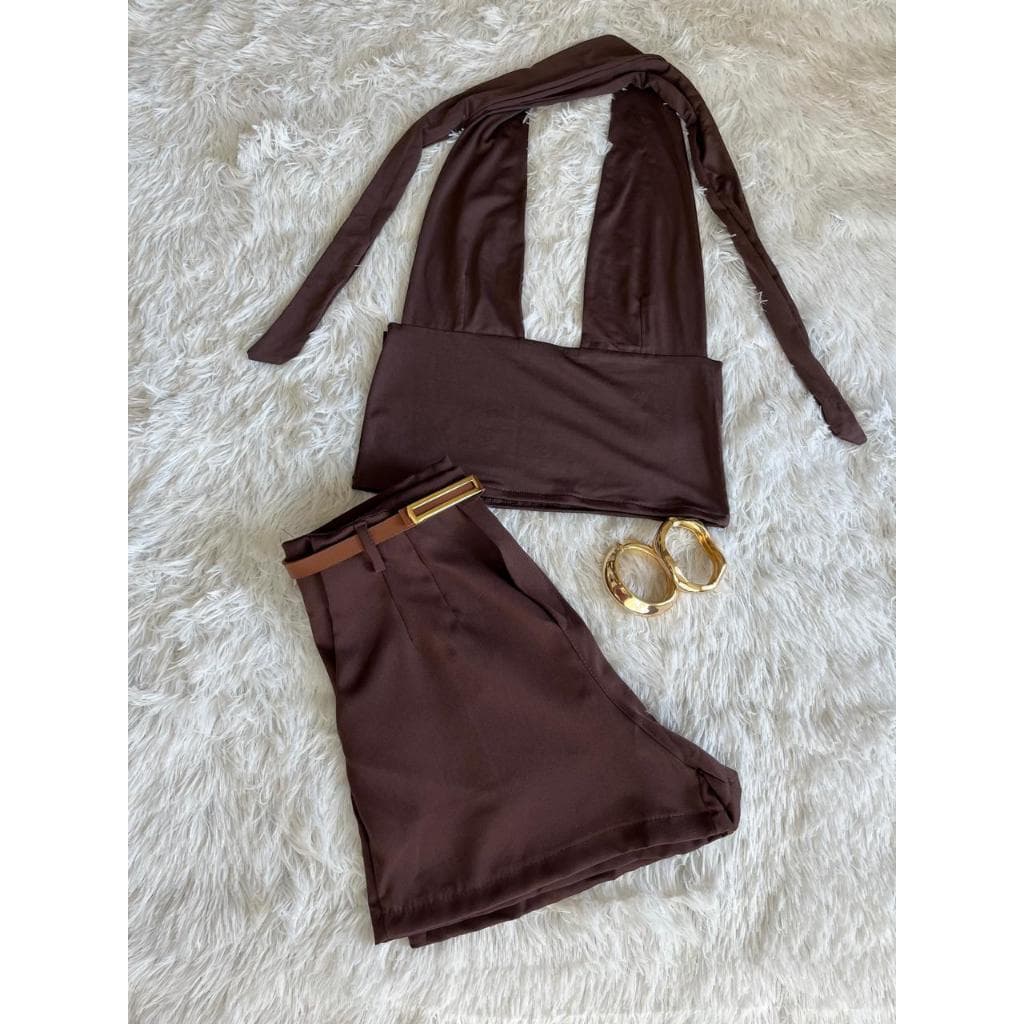 kit de shorts de alfaiataria com cropped de varias amarracoes e cinto de couro pu
