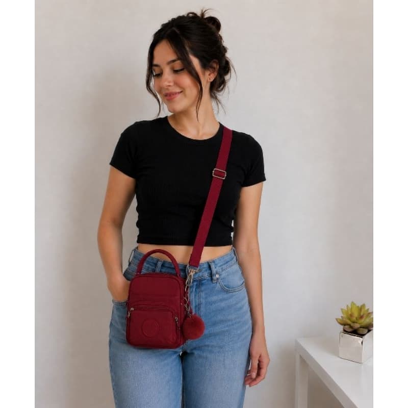 Bolsinha Bag Feminina Transversal  Pequena Nylon Impermeável Alça Ajustável com Pompom 16cm
