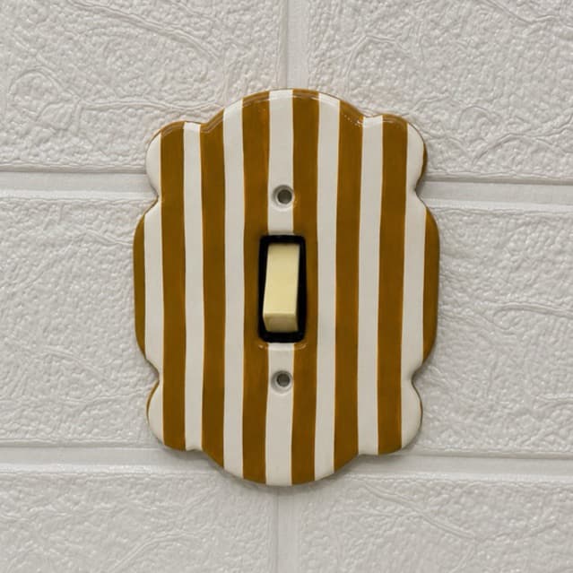 Capa para Interruptor Decorativa Listrada | Cerâmica Fria Artesanal | Casa Limone | porta chaves criativo