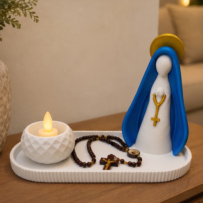 Kit Oratório Nossa Senhora Manto Azul Com Bandeja, Vaso, Vela de Led e Estatueta.