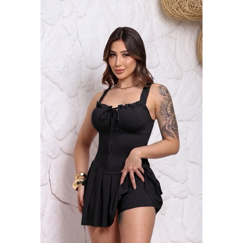 ⁠Macaquinho Curto Feminino Alça Larga Detalhe Busto Com Shorts Embutido