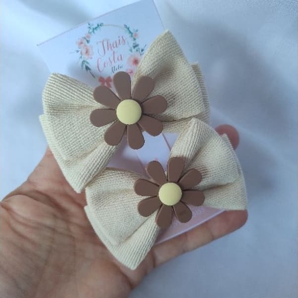 par de laços outono inverno / laços com flor / laços em cores neutras