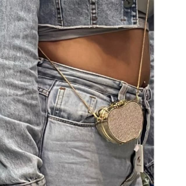 MINI BAG CORAÇÃO COM STRASS — DELICADEZA, BRILHO E SOFISTICAÇÃO!