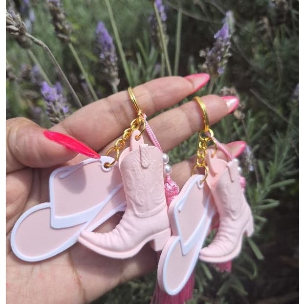 Chaveiro boiadeira rosa/sertanejo/chapéu/Bota/Ana Castela/agropaty/estilo country/Envio rápido