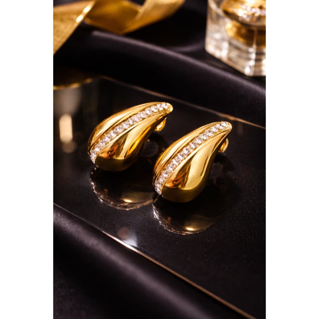 Brinco Feminino Luxo Dourado com Zircônias – Elegância e Sofisticação