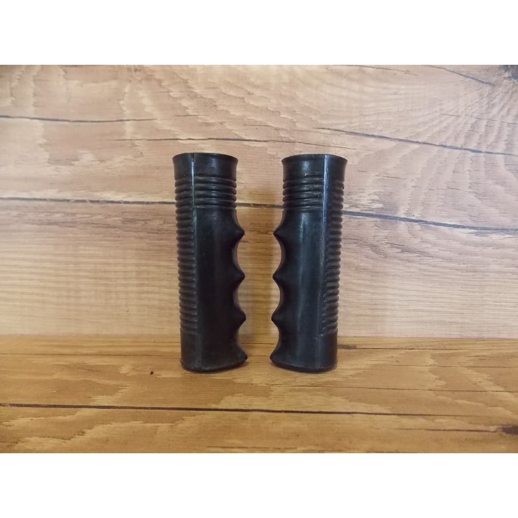 Par de punhos manoplas mirim para bicicletas antigas - diâmetro interno 18mm - novo de estoque antigo