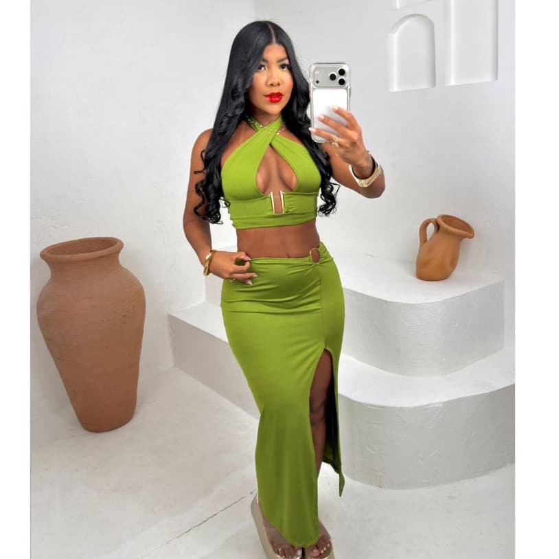 Conjunto Midi Ayla Feminino em Malha Suplex com Detalhes em Metal Cropped + Saia com Fenda
