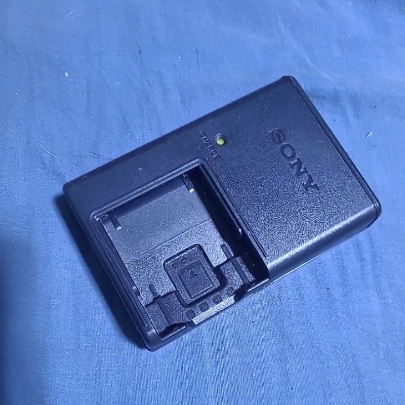 Carregador Sony BC-CSD para Bateria NP-FD1 usado