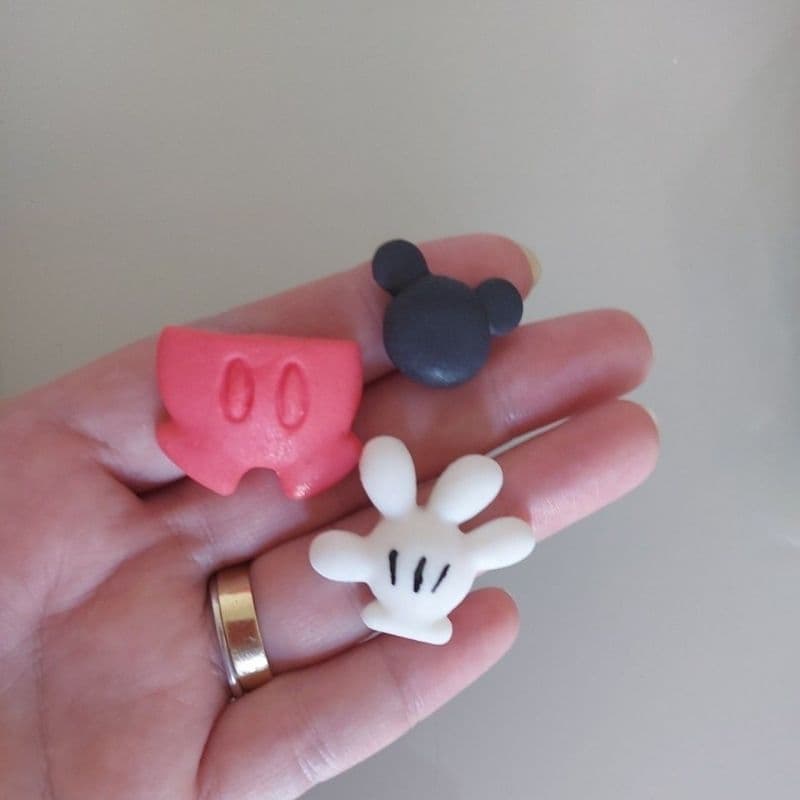 Aplique pasta americana comestíveis para donuts, brigadeiros e trufas. Tema Mickey