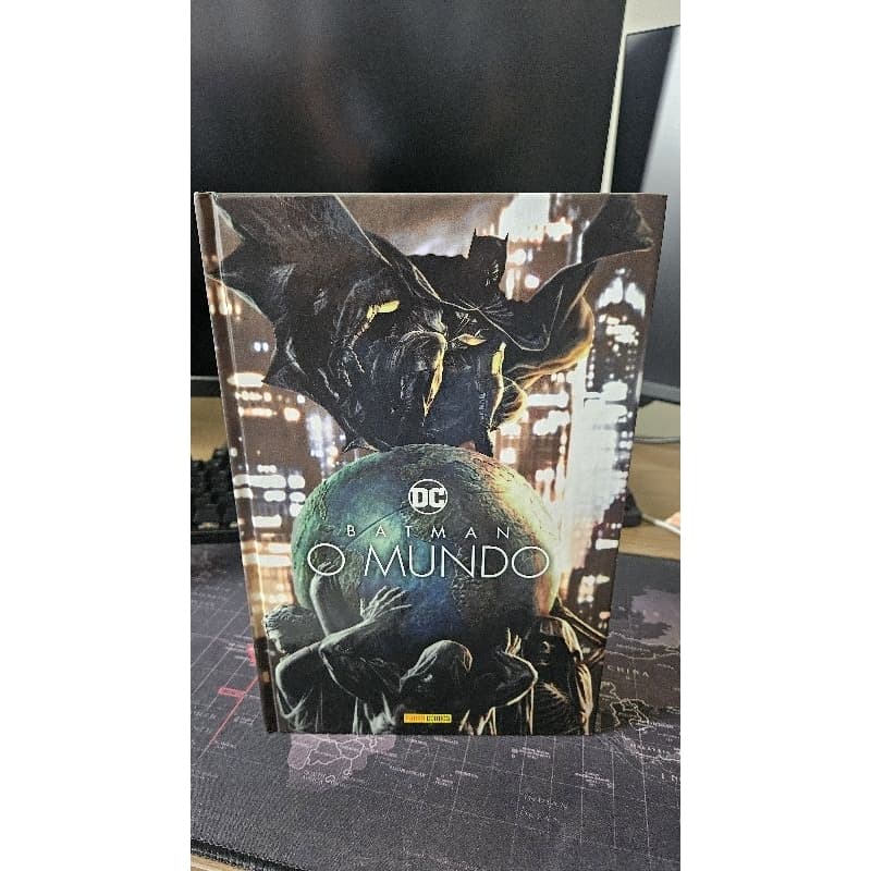 Batman - O mundo (HQ capa dura)