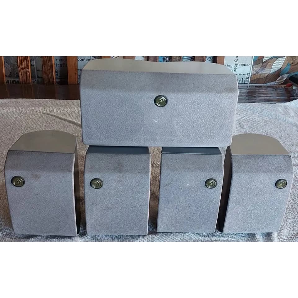 somente as caixas, não tem o aparelho do home theater gradiente modelo hts 870