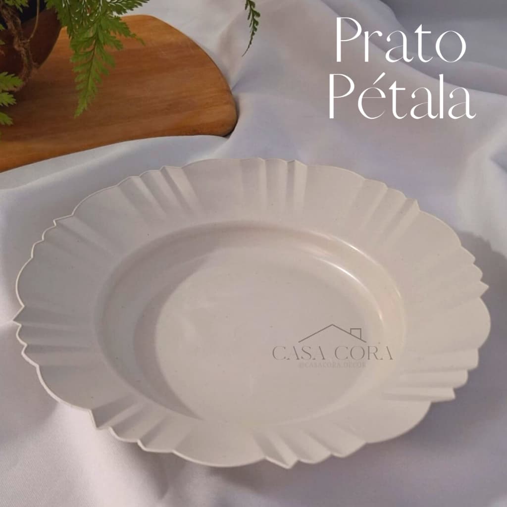 Prato Pétala Plástico 10 ou 5un Branco Ou Preto Para Refeições, Churrascos, Festas e Aniversários.