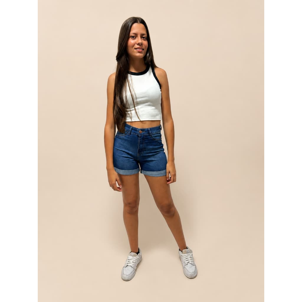 Short Jeans Cintura Alta Feminino Com Elastano Tam46 Caimento Comportado Confortável Detalhe Barra
