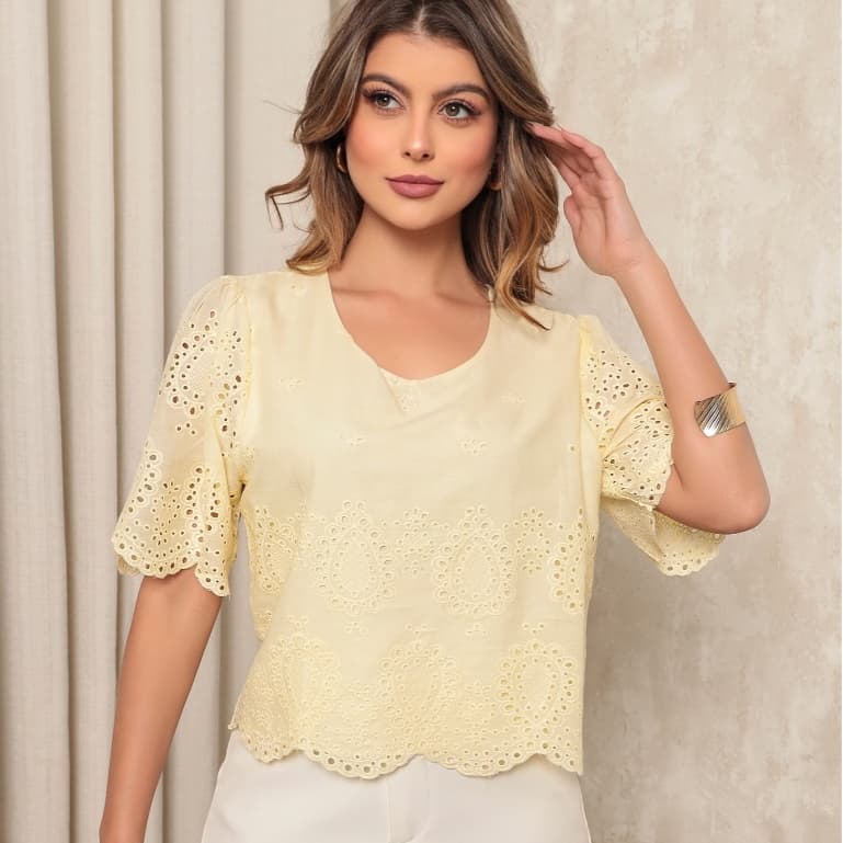 ALETHEIA - BLUSA FEMININA ELEGANTE BORDADO VAZADO MANGA CURTA FLARE - BLUSAS FEMININAS