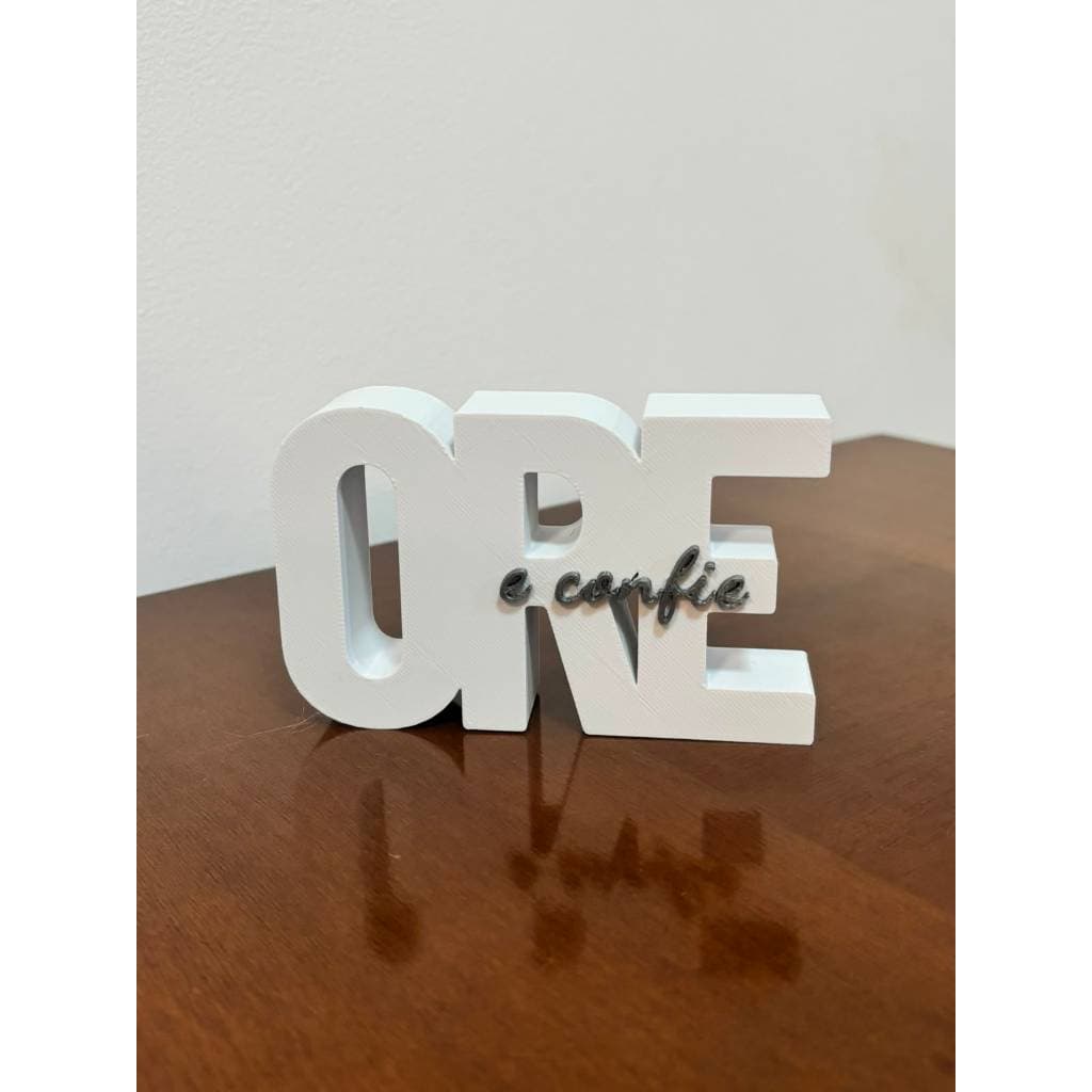 Letreiro Decorativo Inspiração Moderna para Mesa - Ore e Confie