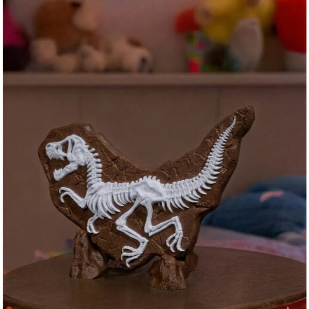 Kit Fossil Esqueleto de Dinossauro Velociraptor Com Expositor de Rocha Base Presente Decorativo