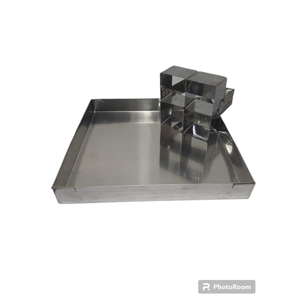 Forma de Brownie Quadrada 25x25x3 + Cortador com 4 cavidades