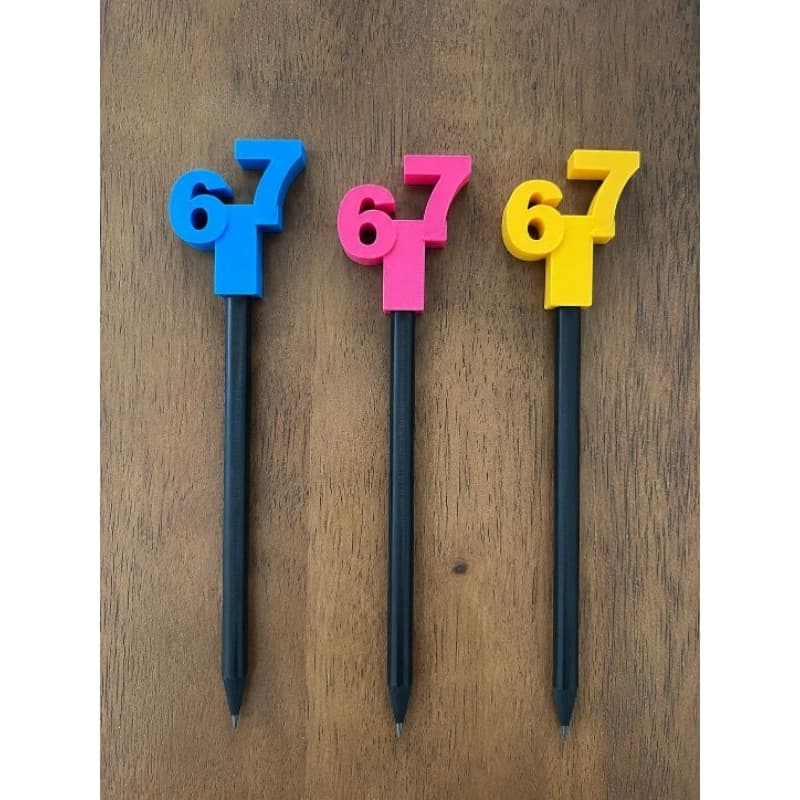 Ponteira lápis de lembrancinhas 67 six seven enfeite