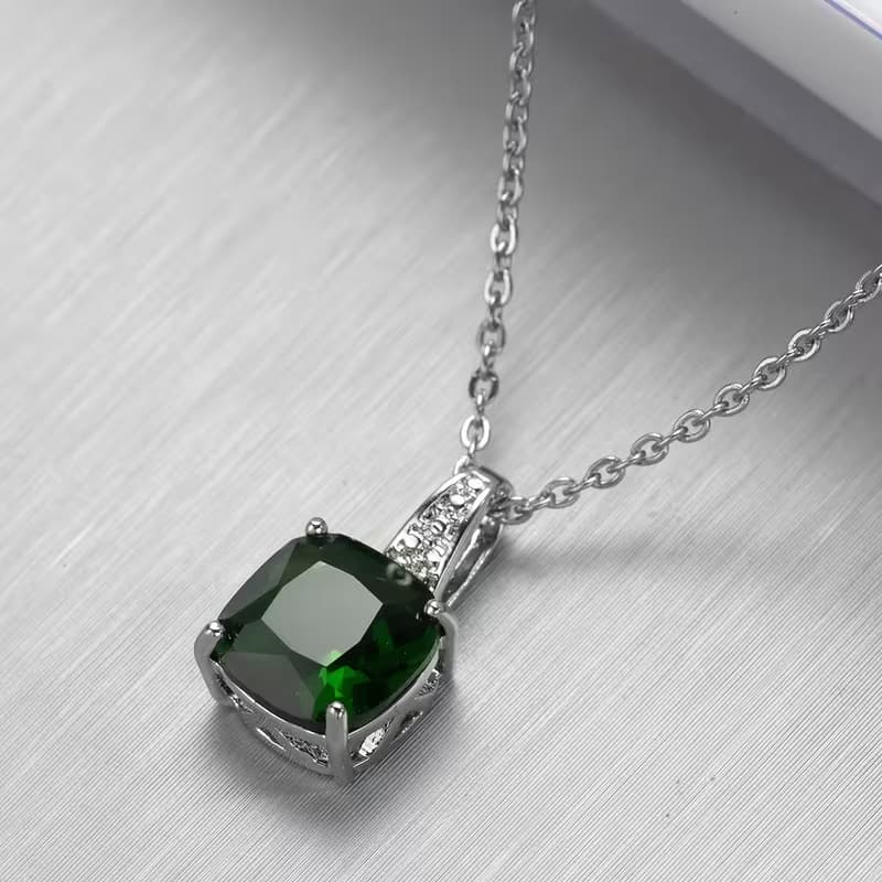 COLAR ELEGANTE COM PINGENTE DE ZIRCONIA VERDE 200-T64