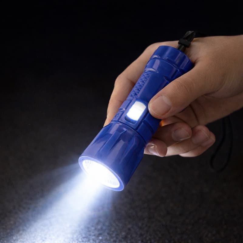 Mini Lanterna LED Portátil e Pilha Compacta 9,5cm