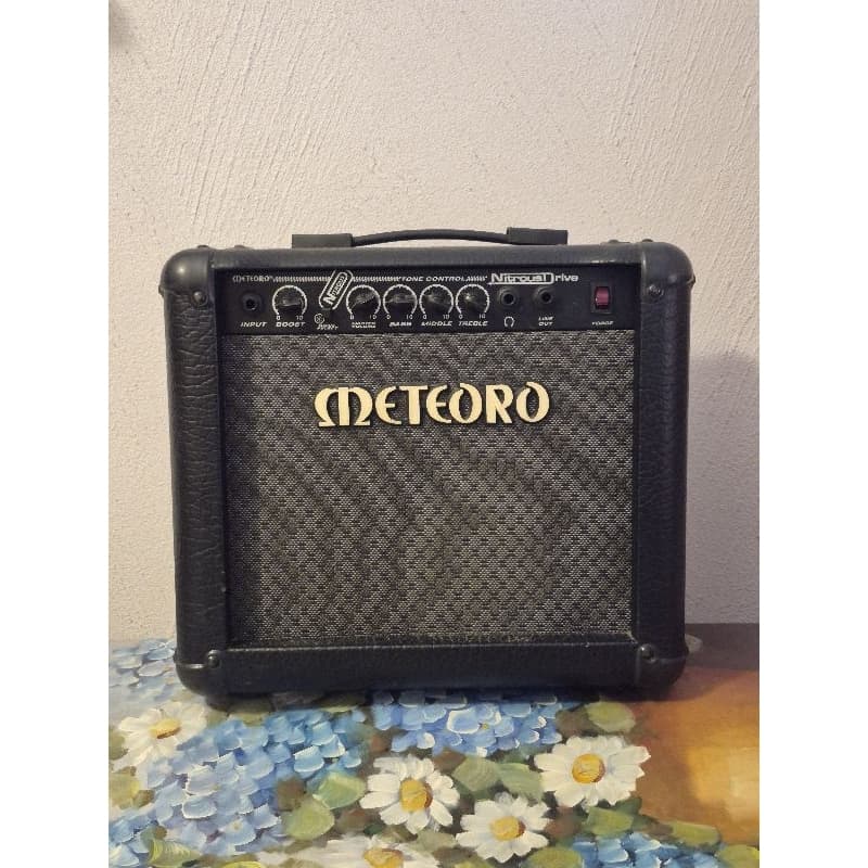 Amplificador meteoro nitrous drive 15  guitarra de 15w