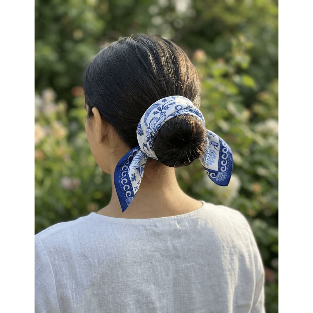 Mini Lenço Feminino Cetim 45x45 cm Quadrado Pequeno Cabelo Bolsa Blue Garden