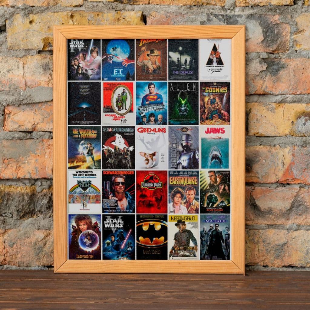 Quadro com Moldura Decorativo Filmes Antigos Movies 70's 80's em Madeira e Acetato Tamanho Grande A3 Decoração Design Au