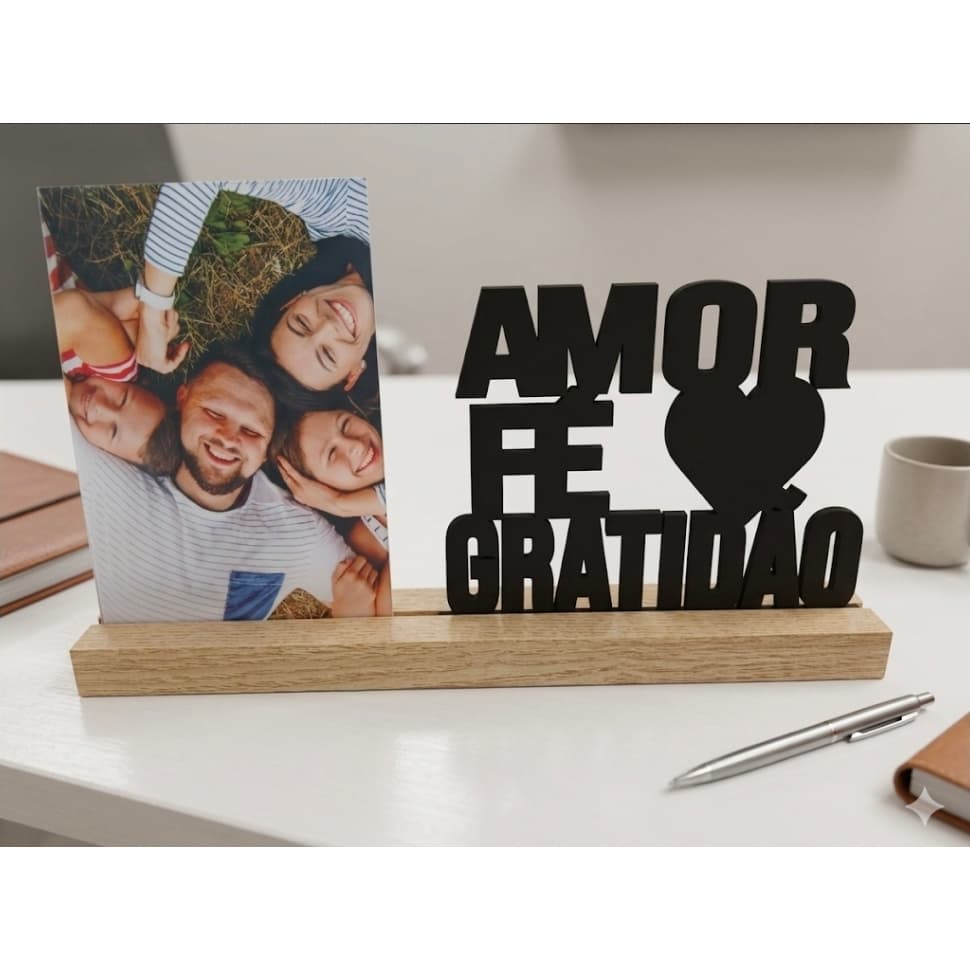 Porta Retrato Madeira Com Letreiro Amor Fé Gratidão Premium