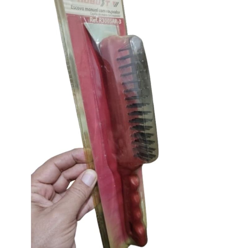 Escova Aço manual com raspador com 3 fileiras de cerda em aço