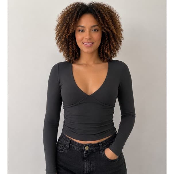 TOP CROPPED MANGA LONGA DECOTE V FORRADO