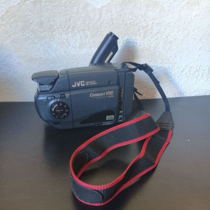 Filmadora Jvc - Gr-ax606 Com Bateria E Fita No estado não funciona