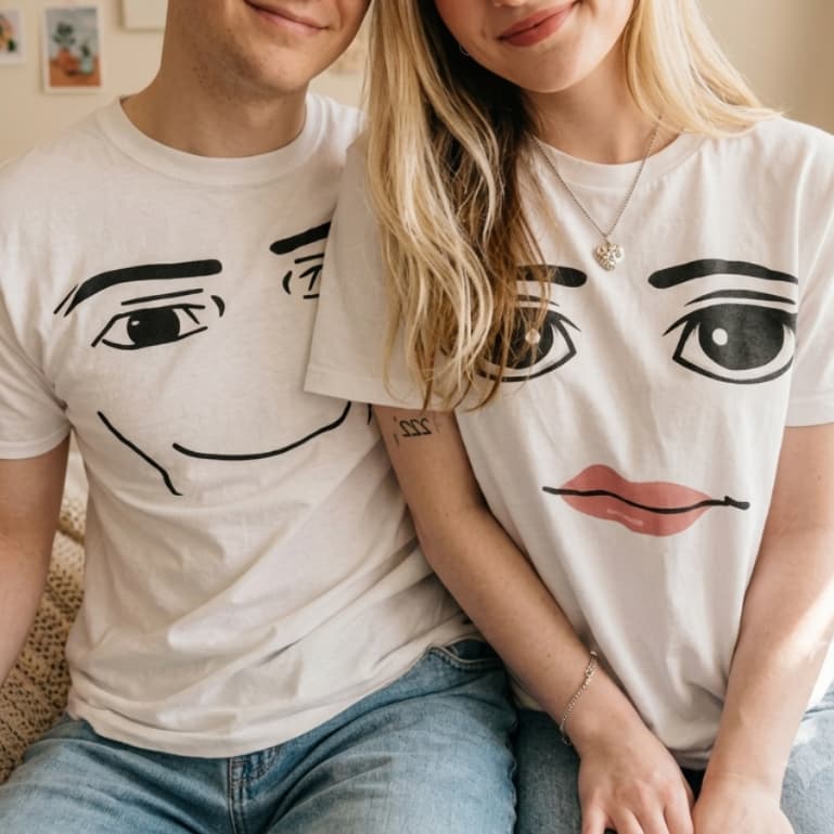 Kit Par de Camisetas Namorados Roblox - Estampa Rosto Meme Gamer Masculino e Feminino