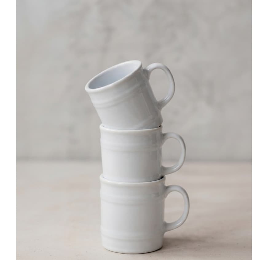 Caneca Cerâmica Branca Sofisticada
