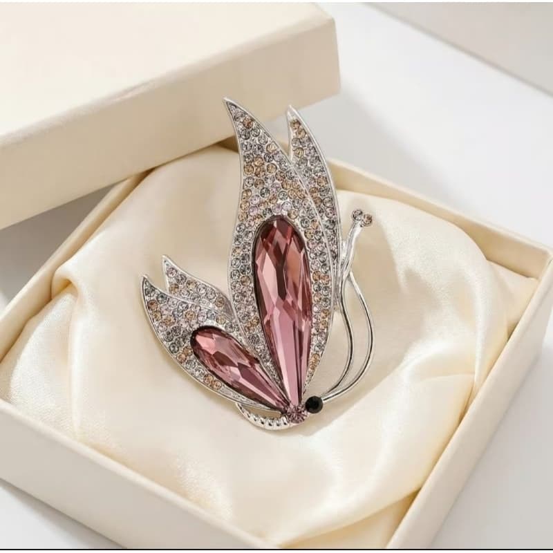 Lindo Broche strass borboleta para quem tem estilo e elegância