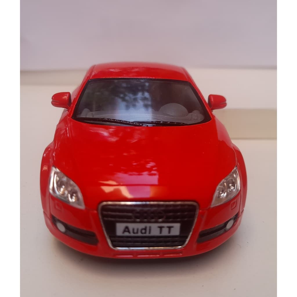 Miniatura Audi TT Coupé 2008 Vermelho Kinsmart 1/32 Metal e Fricção.