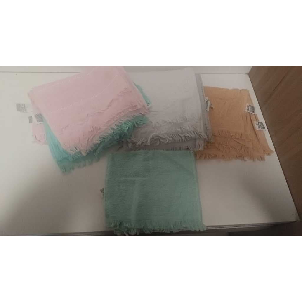 Lote de Toalhas para Bordado sendo 1 verde, 5 amarelo, 5 rosa, 5 azul, 5 brancas, 5 cinza, mede 20x36 cada - NOVAS