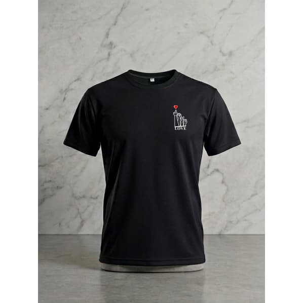 Camiseta básica LOVE preta malha fria confortável prática homem pai masculino adulto unissex casual libras inclusão
