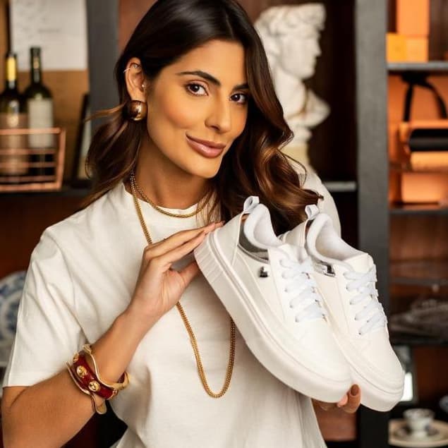 TENIS PLATAFORMA PRATA COM DETALHE DE CORACAO - FORMA PEQUENA