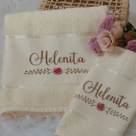 Jogo de toalha de banho + toalha de mão (lavabo) bordada personalizada com nome.
