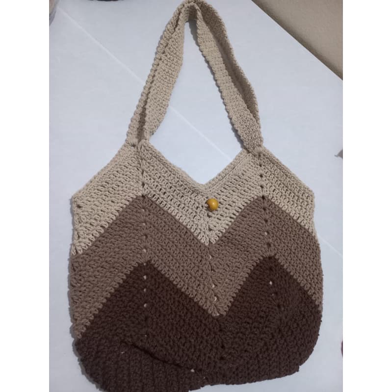 bolsa de crochê modelo chevron nos tons terrosos marrom