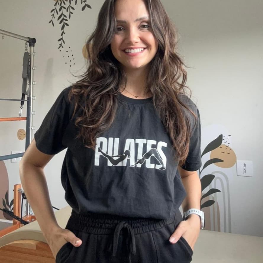 Camiseta Feminina Pilates Silhueta Yoga Fisioterapia Fitness Preta 100% Algodão Premium Exclusiva