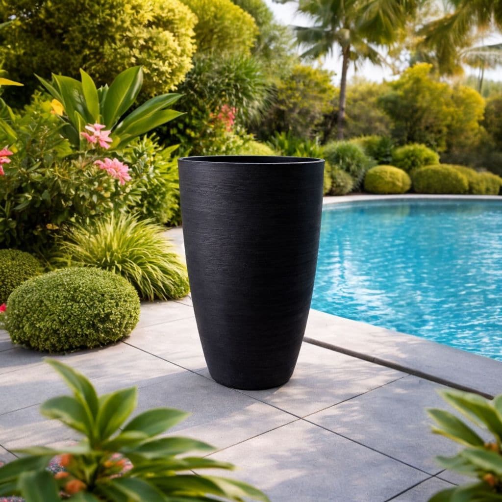 Vaso de Planta Decorativo Reciclável em Polietileno, Coluna Redonda Cone C78