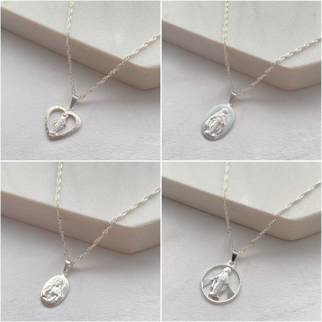 Colar Pingente Medalha Nossa Senhora das Graças ou Jesus Cristo Semijoia Folheada a Prata - Queima de Estoque Promoção