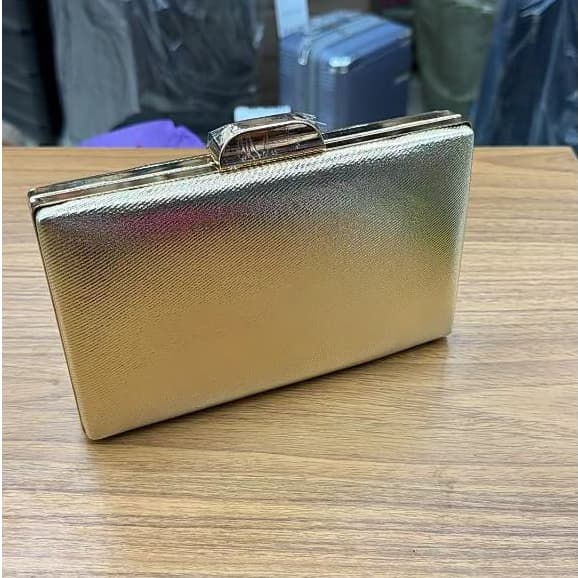 Bolsa Clutch de Festa Lisa Metalizada Casamento Madrinha Eventos Baladas cor dourado