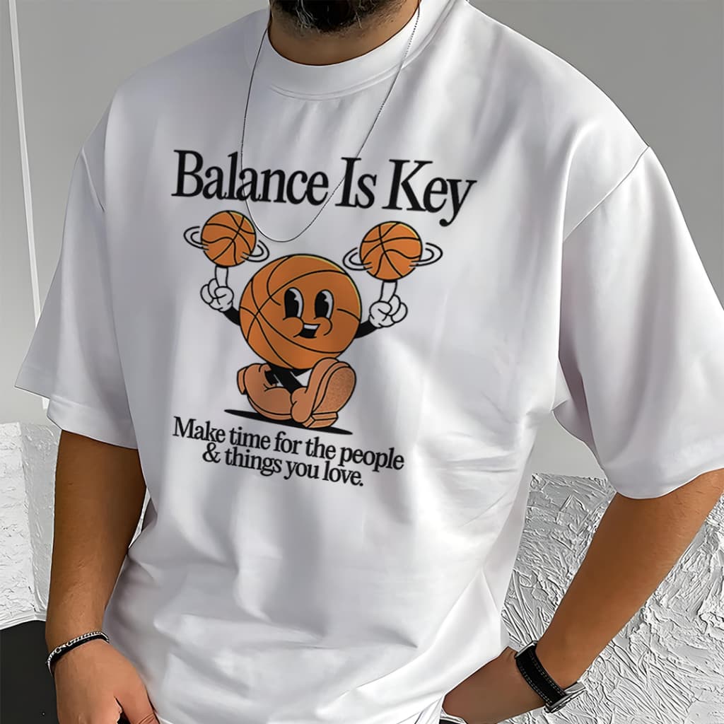 Camiseta Oversized Unissex Plus Size com Estampa Modelo: "Balance Is Key" - Lançamento 2026